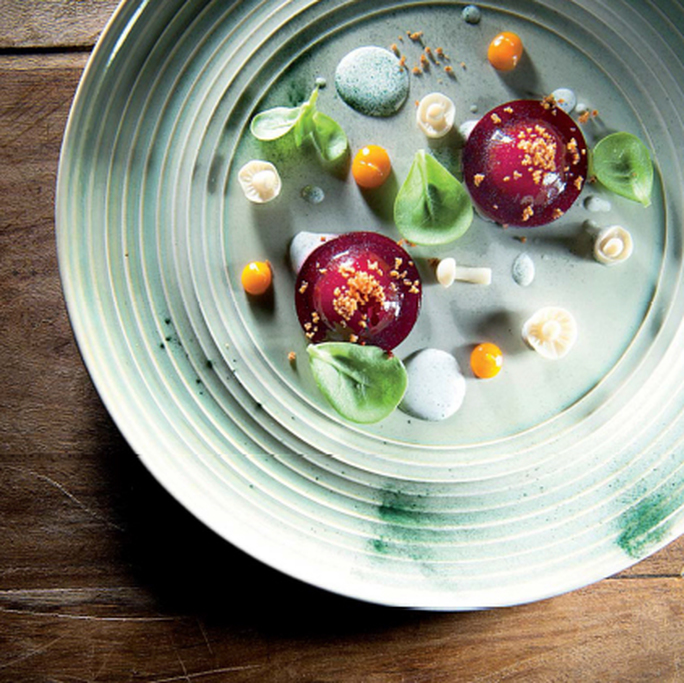 Italy’s Royale: New SU MISURA Dinnerware Brings Handcrafted Emotion to Restaurant Tables